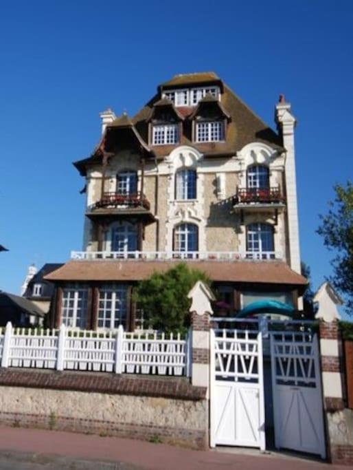 Appartement Les Embruns - Le Balcon - 2Eme Etage à Deauville Extérieur photo